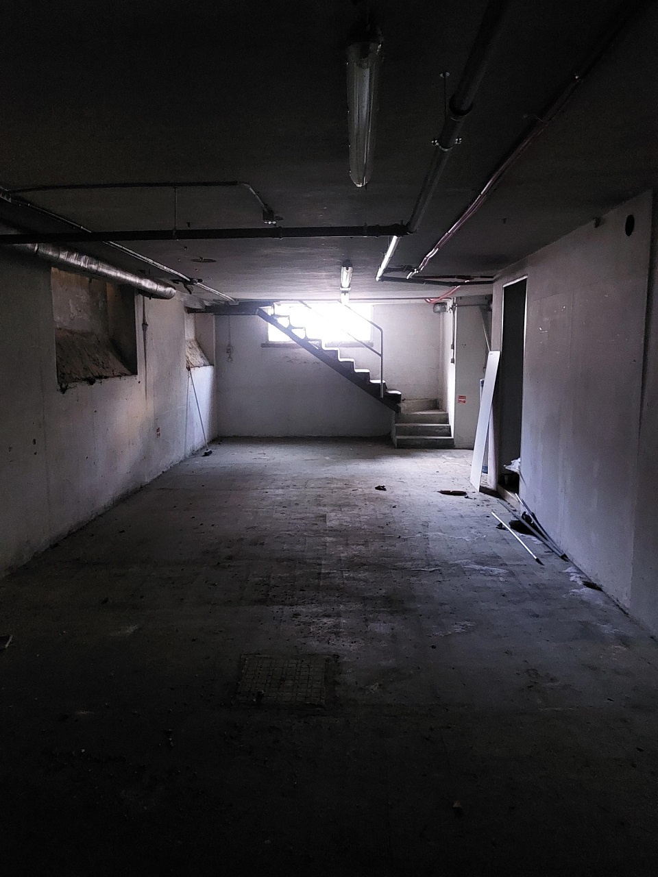 Gaglianico  - Deposito - magazzino di mq. 100 ca. sito nel cortile di complesso condominiale , con comodo accesso. - Vendita