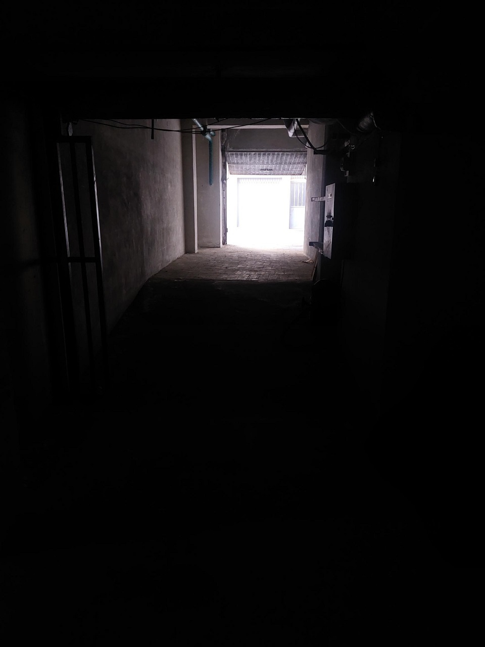 Gaglianico  - Deposito - magazzino di mq. 100 ca. sito nel cortile di complesso condominiale , con comodo accesso. - Vendita