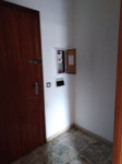 Andorno Micca  - Nel centralissimo Condominio " I portici " , al 1 ° p, monolocale con bagno e balcone. Mq. 30 ca, da rimodernare.. Con cantina - Vendita
